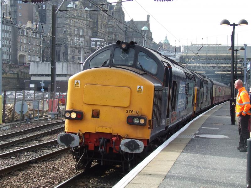 37610 37423: Pictured about to depart Waverley Photo of 37610 37423