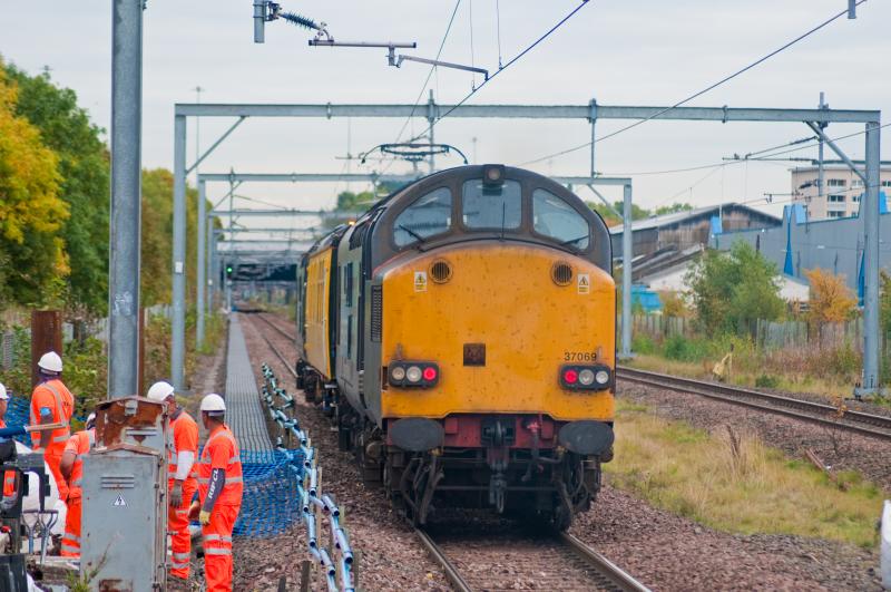37069 On 1Q18: 37069 Tails MENTOR & 37218 on the 1Q18 Serco Train on Thursday 14 Oct 2010 Through Cardonald Station East Bound Photo of 37069 On 1Q18