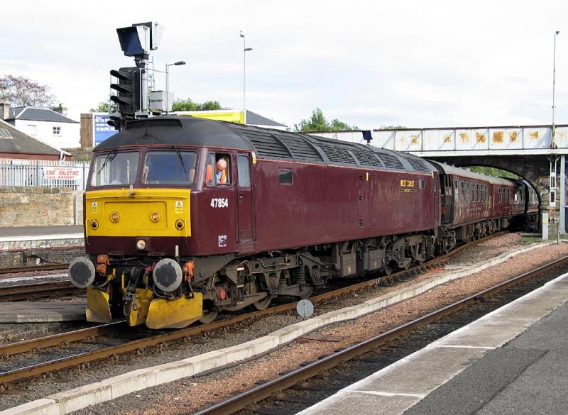 47854 Perth 04Aug06 1024.jpg: 47854 reverses the Royal Scotsman stock at Perth prior to working to Dundee, 4th August 2006. Photo of 47854 Perth 04Aug06 1024.jpg