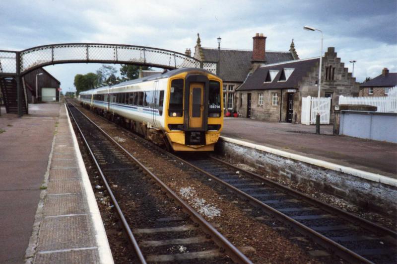 Nairn - 158714 - 19-07-1992: 158714 + 158736 call with the 10.02 Inverness to Aberdeen train. Photo of Nairn - 158714 - 19-07-1992