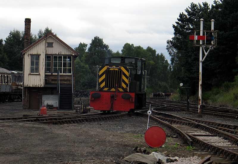 D2774 BoatofGarten 04Aug06.jpg: North British D2274 shunts at Boat of Garten, 4th August 2006. Photo of D2774 BoatofGarten 04Aug06.jpg