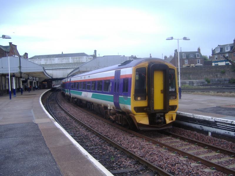 158 721: 158 721 Still in Nat Ex livery stands at Arbroath station on an Edin-Aberdeen train Photo of 158 721