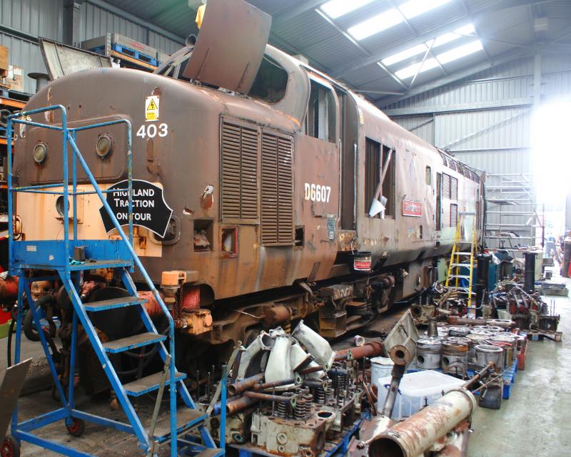 Photo of 37403 Tractor in Bits!