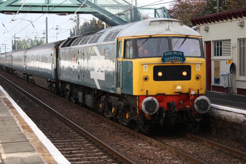 47580 at Drem: 47580 Powering through Drem on Rail Blue Charter to Edinburgh 13-11-10 Photo of 47580 at Drem