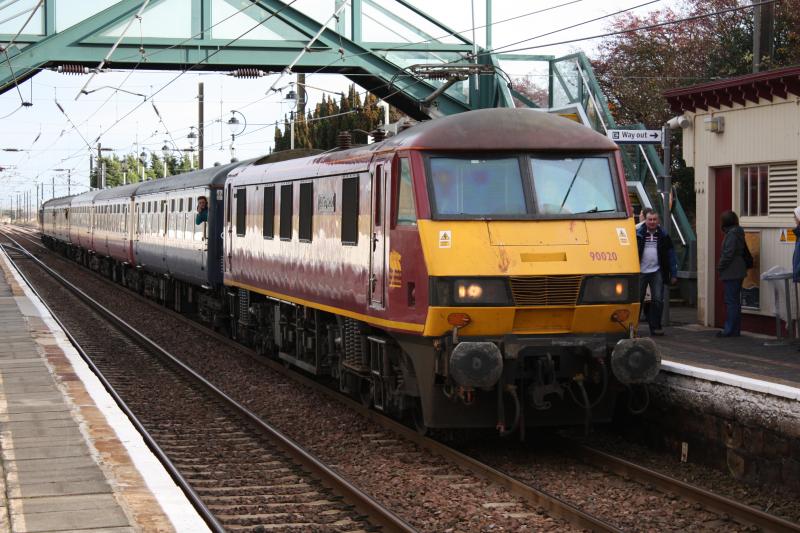 90020 at Drem: 90020 Powering up through Drem after being held in the loop to let a 225 set past 13-11-10 Photo of 90020 at Drem