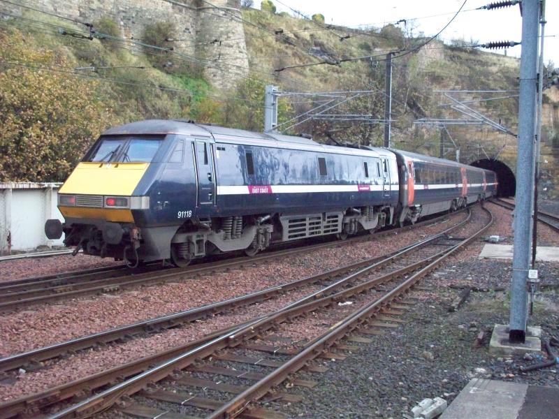 91118 departs Waverley: 91118 brings up the rear of an East Coast service to London KX Photo of 91118 departs Waverley