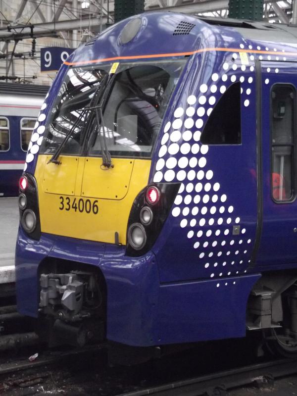 334006 New Livery: 334006 at GLC 16/11/10 wearing new paint and vinyls. Photo of 334006 New Livery