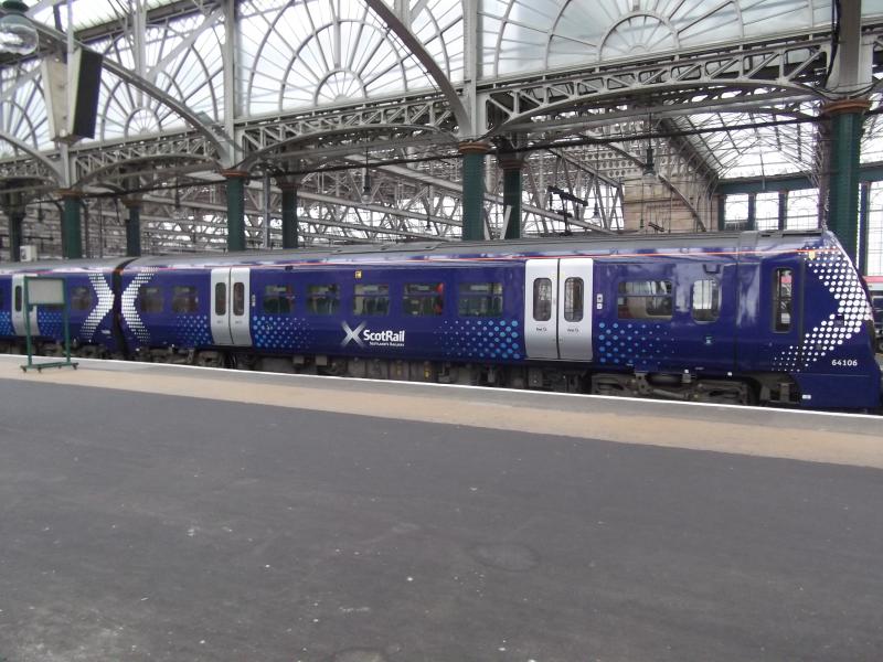334006 New Livery: 334006 at GLC 16/11/10 wearing new paint and vinyls. Photo of 334006 New Livery