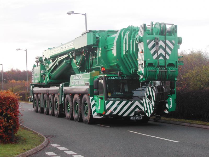 another shot of the crane: looks like a big heavyweight this. Photo of another shot of the crane