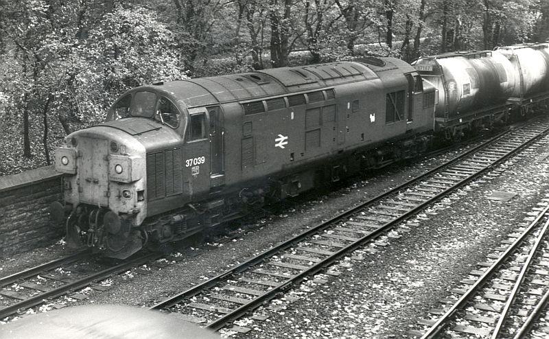 37.039: 37.039 heads west through Princes Street Gardens with a tanker train circa 1988 Photo of 37.039