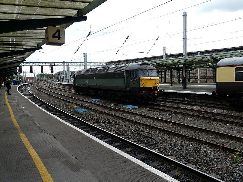 47.773 (D1755): 47.773 runs around the stock of The Pride of Swindon railtour in preparation for the return journey at Carlisle 16th October 2010 Photo of 47.773 (D1755)