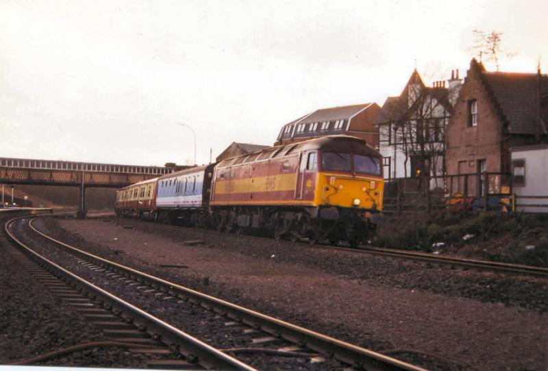 47785 & 314 Unit at Larbert: 47785 arrives at Larbert with a class 314 for Rounding. Its normal route was closed due to the ROSS 1 re-signalling Photo of 47785 & 314 Unit at Larbert