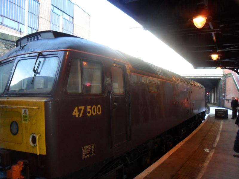 47500 at Dundee: A quick shot of 47500 at Dundee. Would of been up the front of the loco but couldn't as I would have been trespassing :D Photo of 47500 at Dundee
