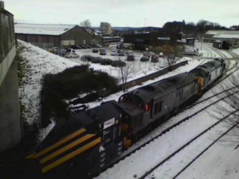 37676 & 37423 Leaving Inverness For Strathcarron: 37676 Loch Rannoch & 37423 Spirit of the lakes take out the IS Independent Snow Ploughs for Strathcarron (Photo taken on Rose St Bridge Inverness) Photo of 37676 & 37423 Leaving Inverness For Strathcarron