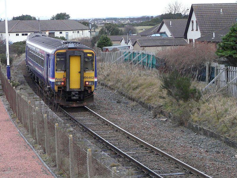 156462 at Barassie: 156462 passing Barassie with the 12.06 ex Girvan having just left Troon at 12.46 it will arrive into Kilmarnock at 13.06 Photo of 156462 at Barassie