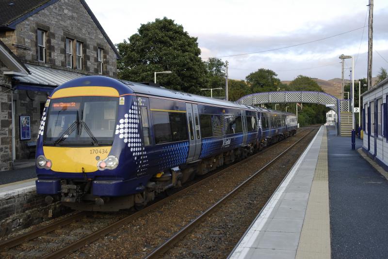 170434 @ BLAIR ATHOLL: 170434 INVERNESS-GLASGOW SERVICE AT BLAIR ATHOLL ON 27th SEPT 2008 Photo of 170434 @ BLAIR ATHOLL