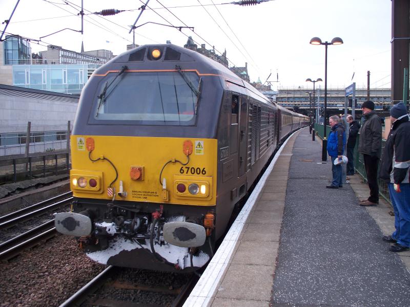 67006 leaves Waverley with 5Z32 on 18/12/10: Photo of 67006 leaves Waverley with 5Z32 on 18/12/10