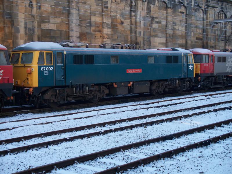 87002 sits inbetween 86701 and 86702 at Carlisle on 21/12/10: Photo of 87002 sits inbetween 86701 and 86702 at Carlisle on 21/12/10