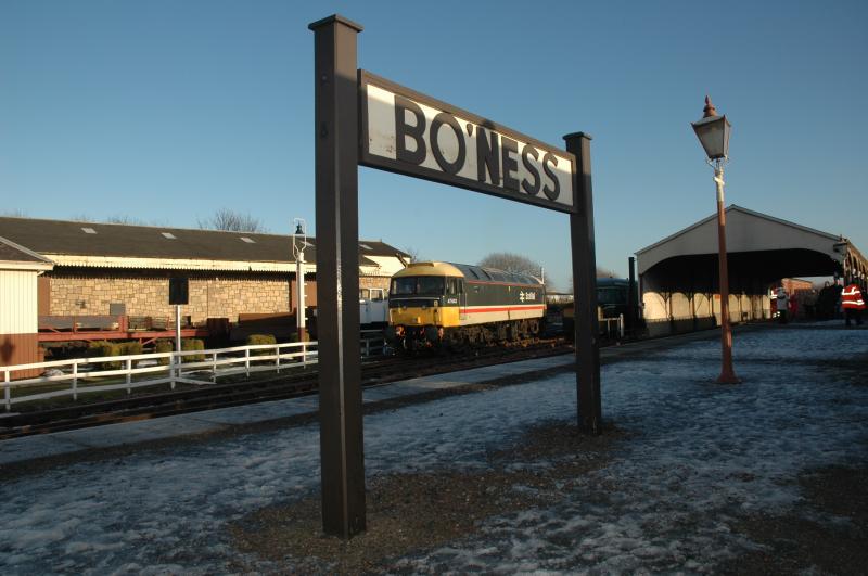 Photo of 47643 at Bo'ness getting ready to help Santa