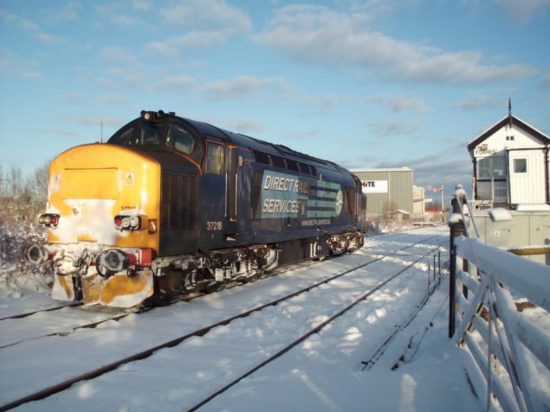 37218 Forres Loop: 37218 on 0Z99 at Forres on 23/12/10 Photo of 37218 Forres Loop