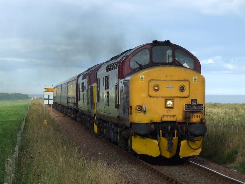 37410/422 VSOE: 410 422 at Doll near Brora on the VSOE - Aberdeen. Photo of 37410/422 VSOE