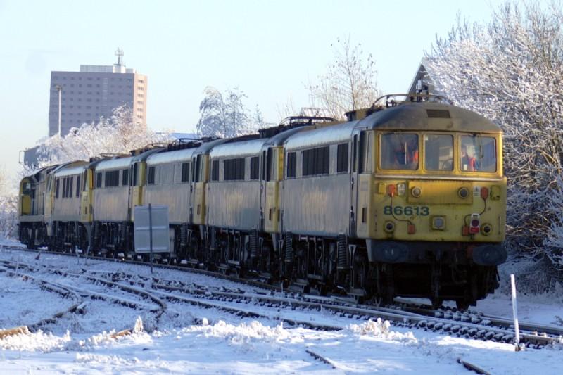 Freightliner Convoy: Photo shows 0Z86 arriving in the yard at Railcare Springburn on the 24th December with 86613,86609,86621,86612,90041 and being propelled by 70006
Photo with permission of Railcare Photo of Freightliner Convoy