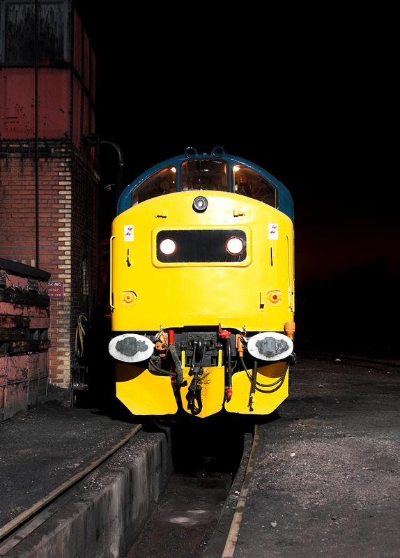 37175 at Bo'ness: Taken at the night shoot. 2 January 2011 Photo of 37175 at Bo'ness