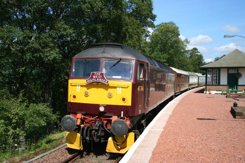 47760 waits at the bridge: Photo of 47760 waits at the bridge
