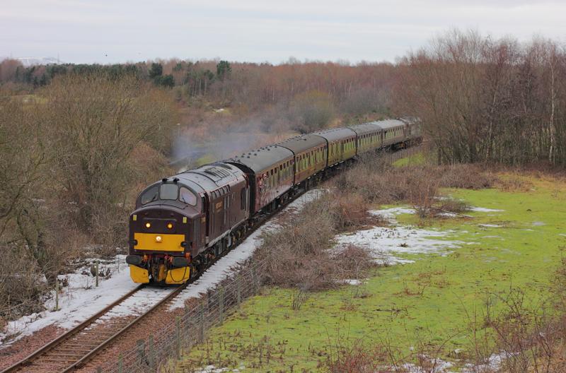 37685 Processed Final: 37685 approaches Snabs Bridge with the 2Y02 11.30 Bo'ness - Manuel service during the Class 37 Gala on 02.01.10. Photo of 37685 Processed Final