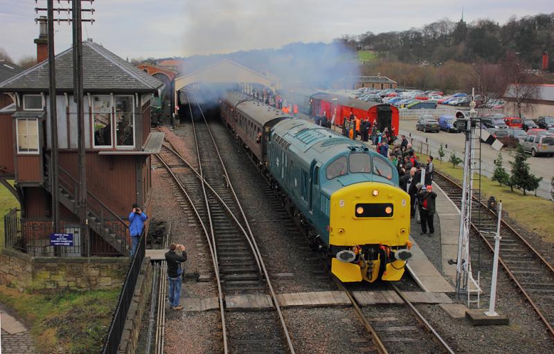 37175 Bo'ness: 37175 departs Bo'ness with the 2Y03 service to Manuel during the Class 37 Gala on 02.01.11. This was it's first passenger working in 2 years following a full engine overhaul. Photo of 37175 Bo'ness