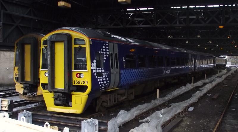 old and new livery's: 158722 158789. Photo of old and new livery's