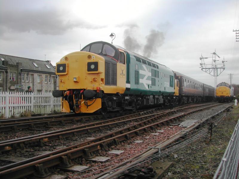 37025 arrives back at Boness: 37025 arriving back at Boness Photo of 37025 arrives back at Boness