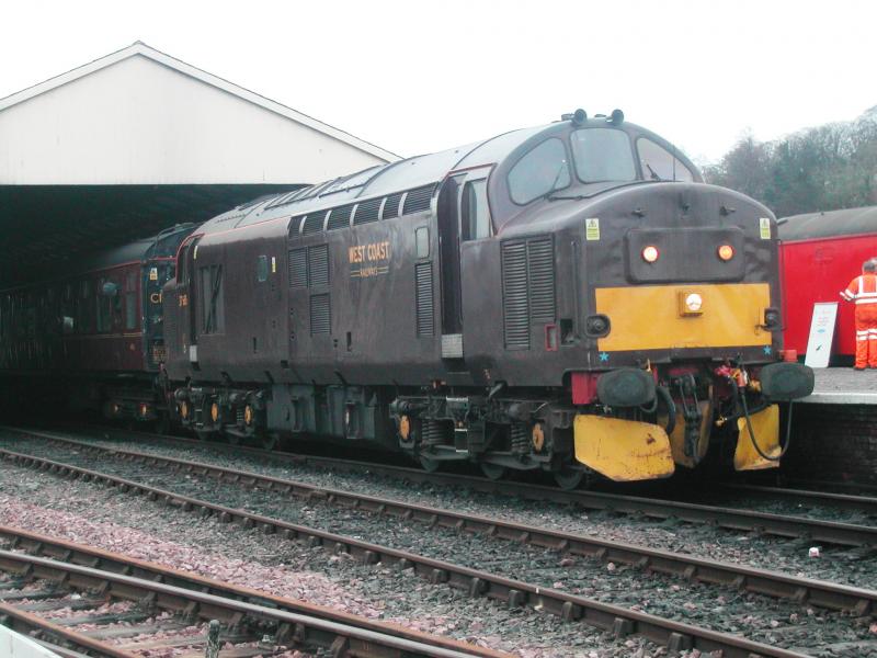37685 awaits departure: 37685 awaits departure for it's run up to Manuel. Photo of 37685 awaits departure