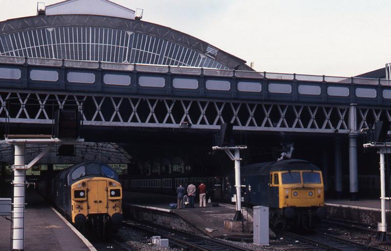 Queen Street Duo : 37014 waits to start the morning service to Fort William on 22 June 1981. Unidentified spotters were more interested in unidentified 47. Photo of Queen Street Duo