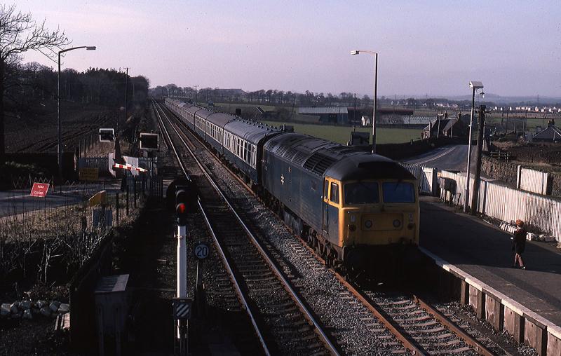 Class 47 at Midcalder crossing: 47523 heads a down passenger over the out of use road crossing in March 1980 Photo of Class 47 at Midcalder crossing