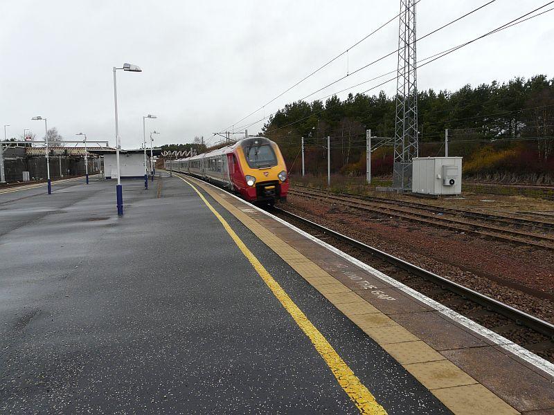 221110 on 1M55: Virgin Voyager 221110 passes Carstairs station on 5-2-11 at 12.23 with 1M55, the 12.00 GLC to B'ham New Street. With thanks to 47643 for corrected and additional info! Photo of 221110 on 1M55