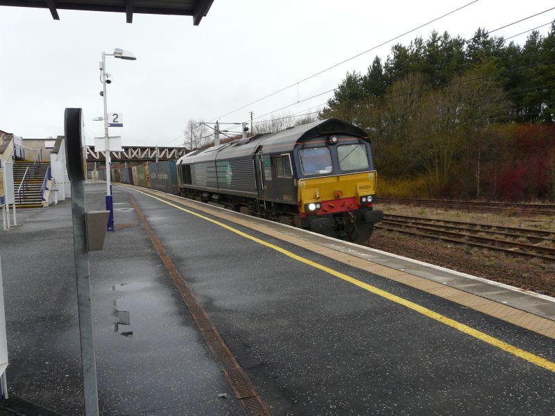 66424 on 4M16 : DRS 66424 on 4M16 Grangemouth to Daventry Intermodal passes through Carstairs on 5-2-11 Photo of 66424 on 4M16