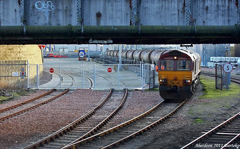 Waterloo Aberdeen Harbour: 66104 with tankcars in Waterloo. Photo of Waterloo Aberdeen Harbour