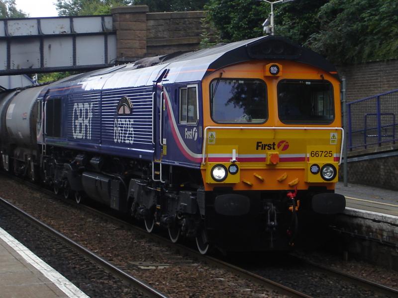 66725 Polmont.JPG: 'Sunderland' cruises through Polmont bound for Aberdeen on 14.8.07 Photo of 66725 Polmont.JPG