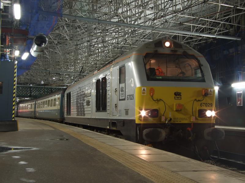 67029 in Edinburgh Waverley: Photo of 67029 in Edinburgh Waverley