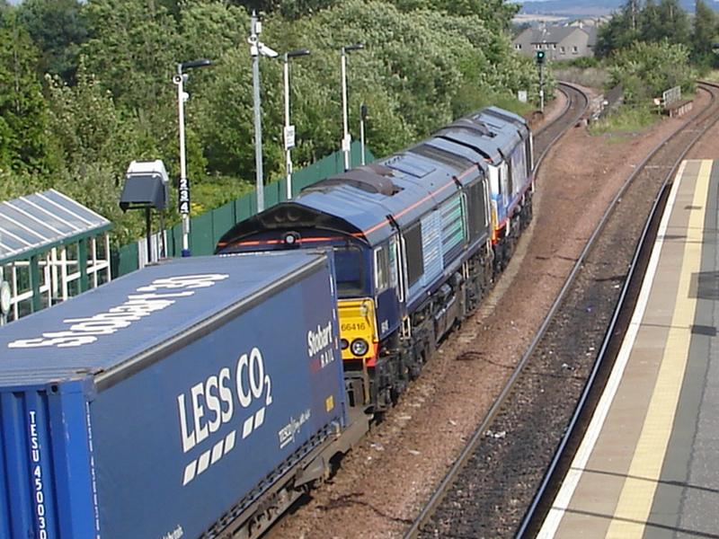 66411_416 c.JPG: 'Eddie' with his 'insurance' nearing his destination at acamelon Photo of 66411_416 c.JPG