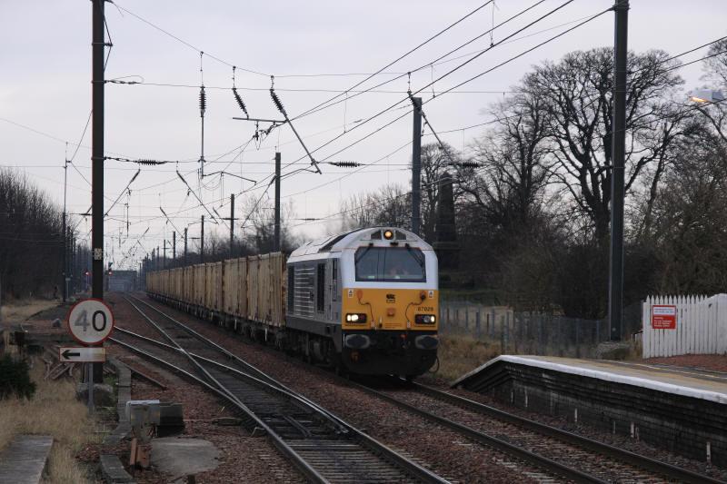 67029 on 6B46: 67029 on 6B46 12.52 Oxwellmains to Powderhall approachinh Prestonpans Stn.on 21/02/2011. Photo of 67029 on 6B46