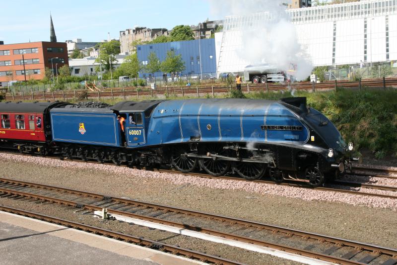 A4 Sir Nigel Gresley at Dundee by S.Braid: Photo of A4 Sir Nigel Gresley at Dundee by S.Braid