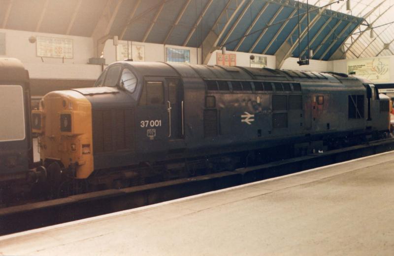 37001 After Arrival at Queen Street.: 37001 After Arrival at Queen Street. We had a run in form Stirling behind this, think it was ex-Perth. Photo of 37001 After Arrival at Queen Street.