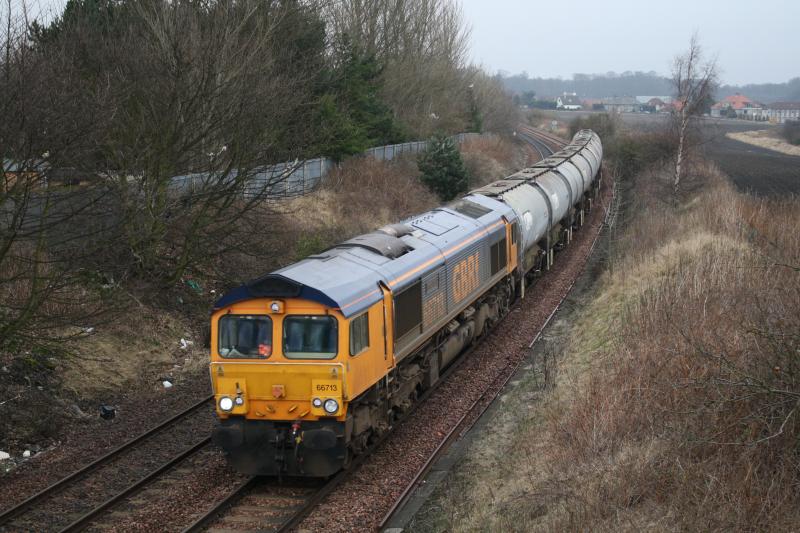 66713 on 6E59: 66173 passes the outskirts of Kirkcaldy on a dull 3rd March 2011 with the 6E59 Aberdeen-Doncaster Photo of 66713 on 6E59