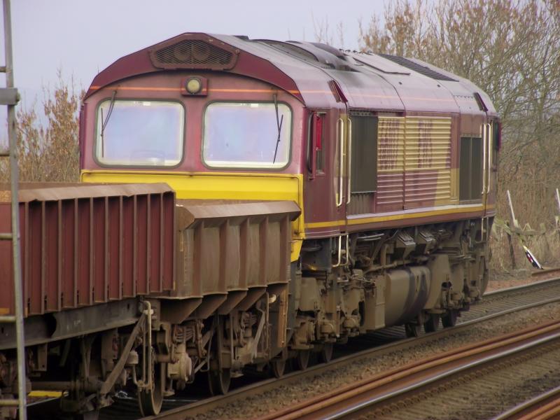 66107.JPG: 66107 atop ballast wagons between dalmeny and forth bridge Photo of 66107.JPG