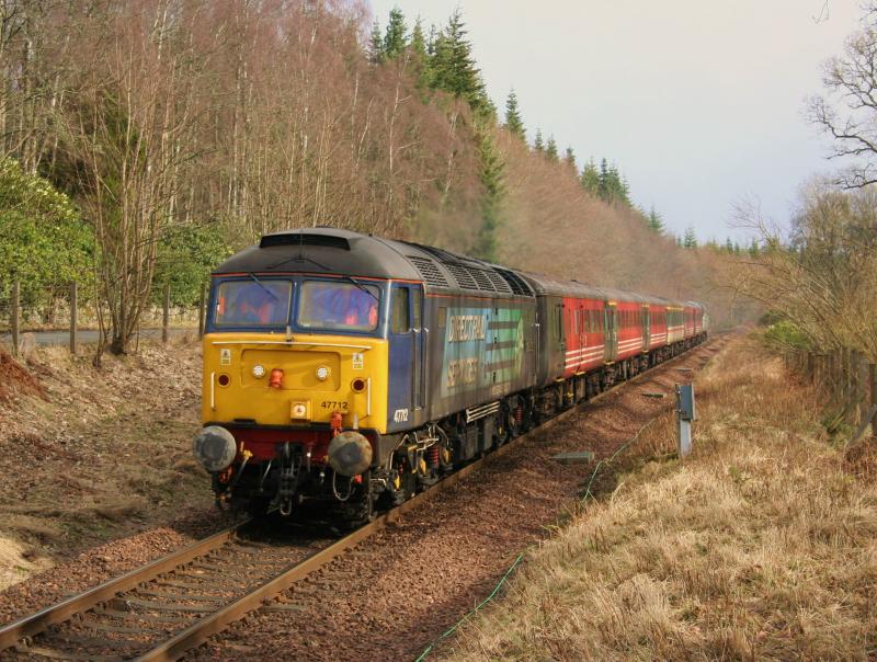 47712 5Z72 Kingswood:
47712 thrashes through Kingswood with a late running 5Z72 Perth to Inverness return driver training run Photo of 47712 5Z72 Kingswood