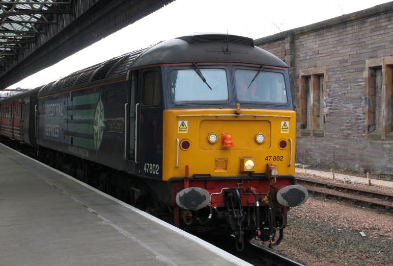 47802: on the 8/3/11 47802 at Perth with 47712 on the rear 5Z72 Perth - Inverness driver/route knowledge training Photo of 47802