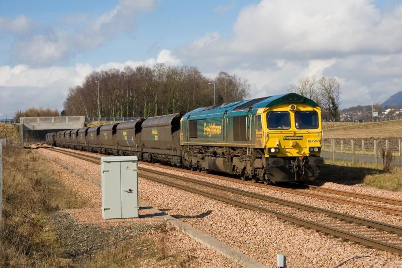 66598 on 6G05 in Alloa loop: 66598 6G05 Ravenstruther - Longannet waits for access into Longannet power station in Alloa loop 19/03/2011 Photo of 66598 on 6G05 in Alloa loop