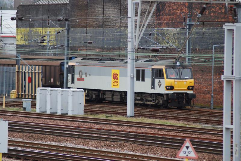 92022 Shunting 7X80 @ PO: 92022 Drags 7X80 Thru PO Down yard before shunting 380009 & 380113 into position
Tue 22 Mar2011 Photo of 92022 Shunting 7X80 @ PO
